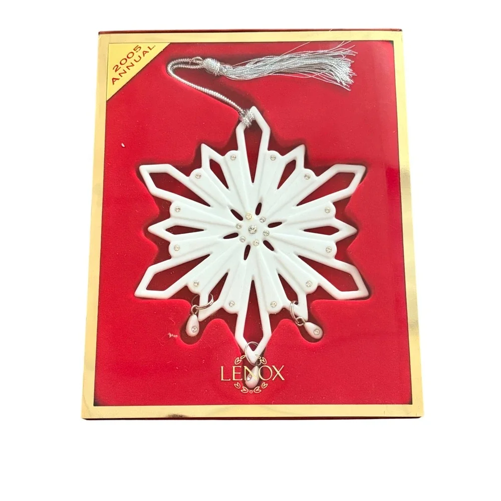Lenox 2005 Annual White Winter Snowflake China Ornament Crystal Accents 6385421